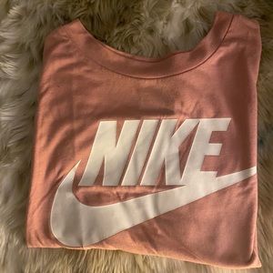 Women’s pink crop top
